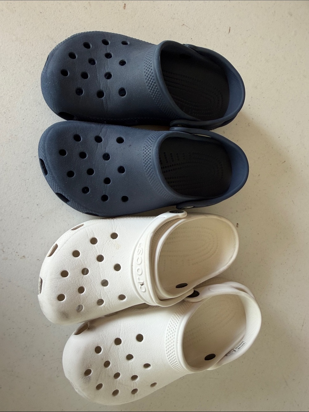 CROCS Classic Clogs in Black-bundle